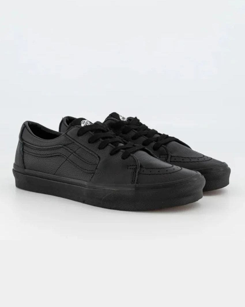 Black low hotsell vans